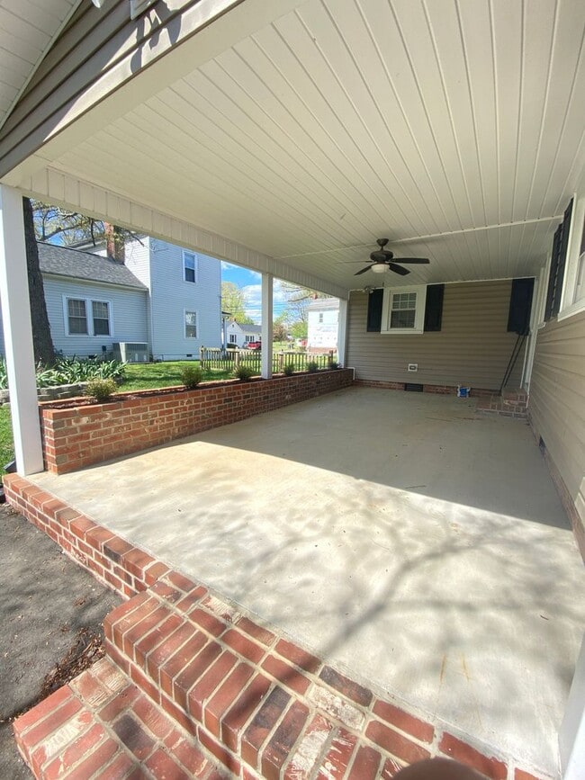 Building Photo - Beautiful 3 Bed 3.5 Bath House