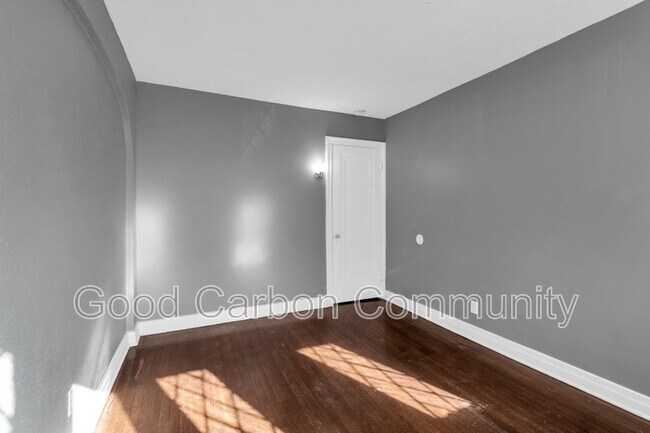 Building Photo - 326 Elmwood Ave