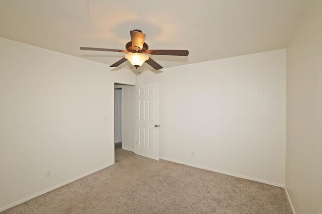 Building Photo - Beautiful 4 bedroom rental in Puckett West!