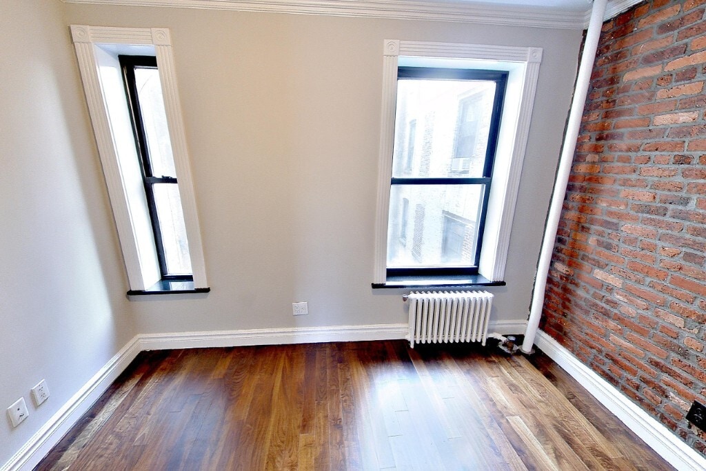 Building Photo - 340 E 18th St