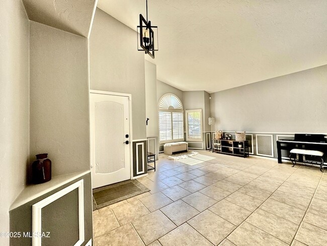 Building Photo - 12768 N Lantern Way