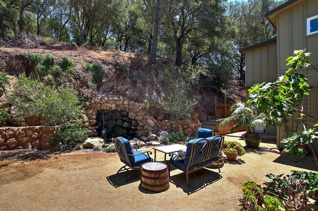 Building Photo - 3021 Hidden Valley Ln