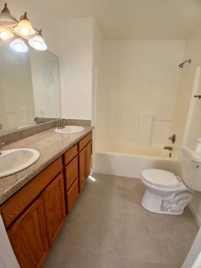 Building Photo - Charming 3-Bedroom, 2-Bath Home in Salton City