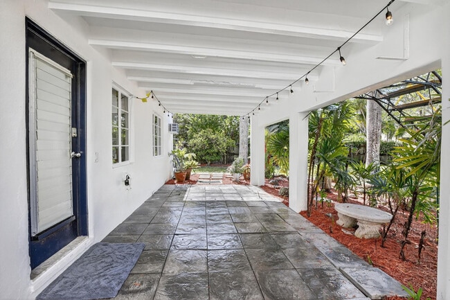 Building Photo - 501 SW 5th St