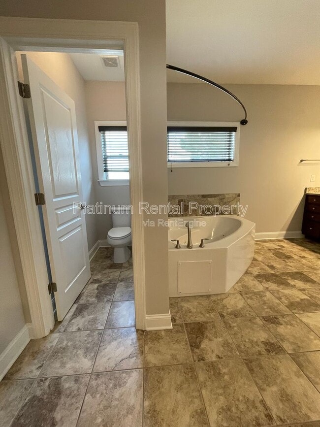 Building Photo - 600 Belton Ct