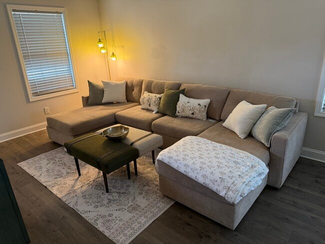 Building Photo - 6690 Eastbrook Ave SW