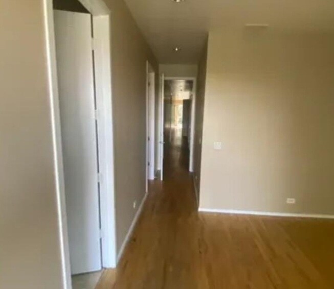 Building Photo - 2440 W Madison St