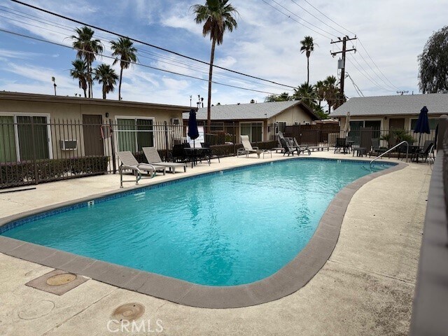 Building Photo - 686 E Cottonwood Rd