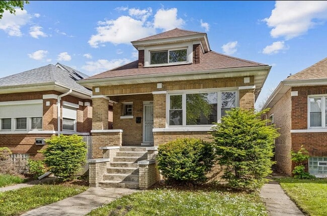 Primary Photo - 722 E 91st Pl