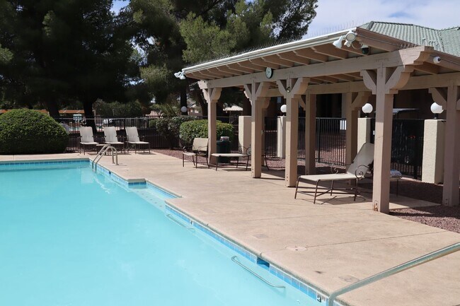 Building Photo - Your own resort! Splish Splash and Relax.