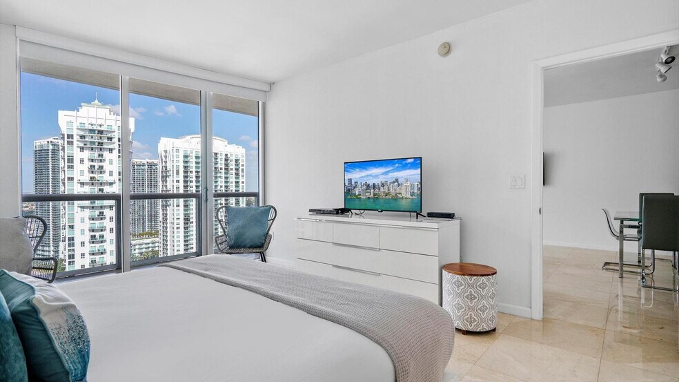 Building Photo - 475 Brickell Ave