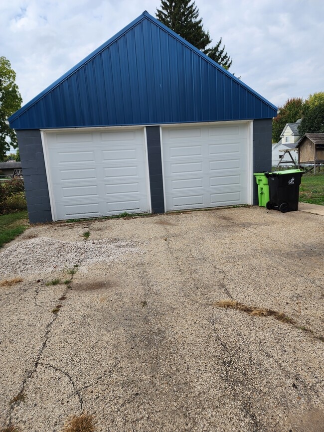 Building Photo - 108 Welch St