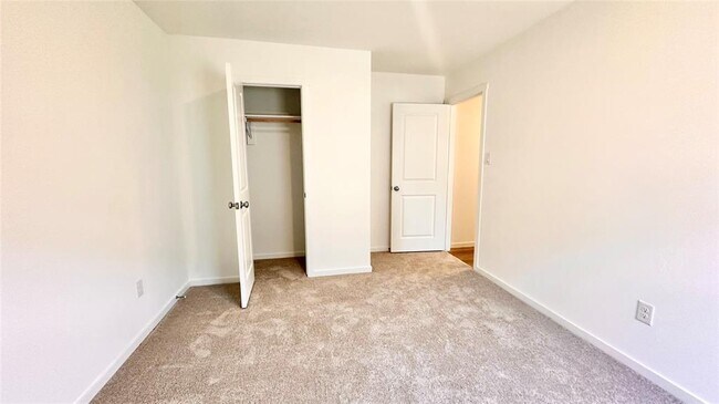 Building Photo - 20404 Deer Creek Dr