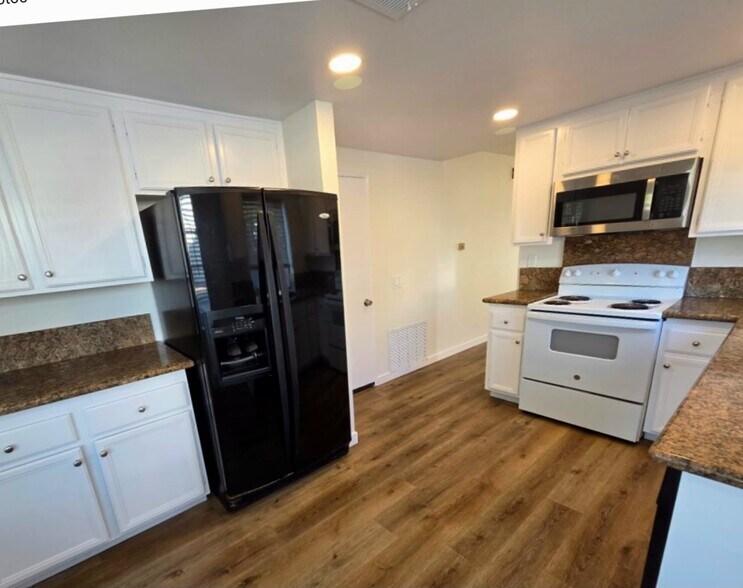 Building Photo - 9528 Bayamon Rd