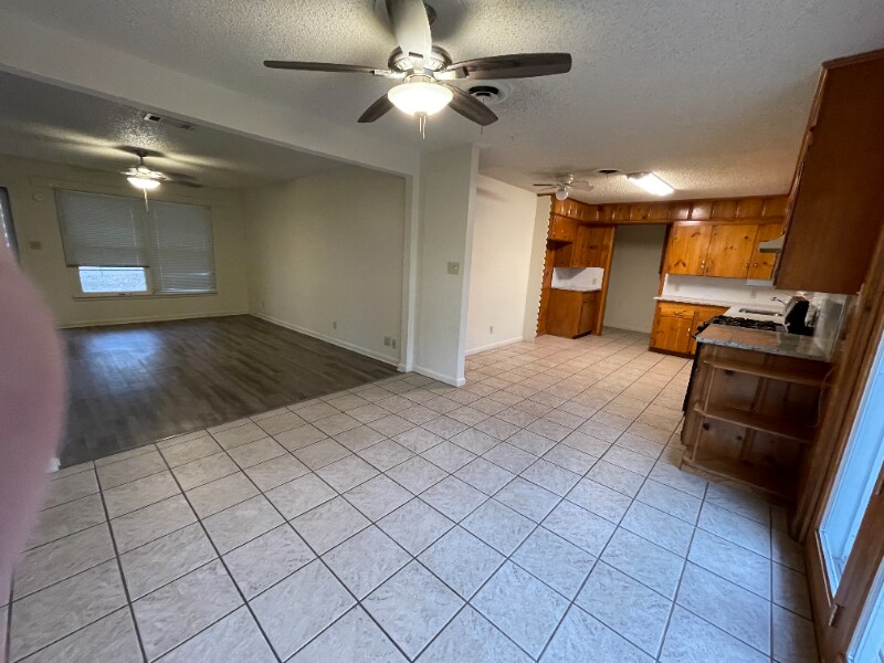 Building Photo - 504 Highland Dr