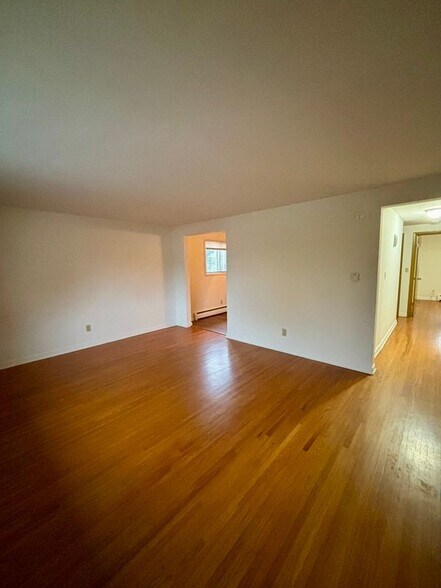 Building Photo - 88 Nicholson, 6