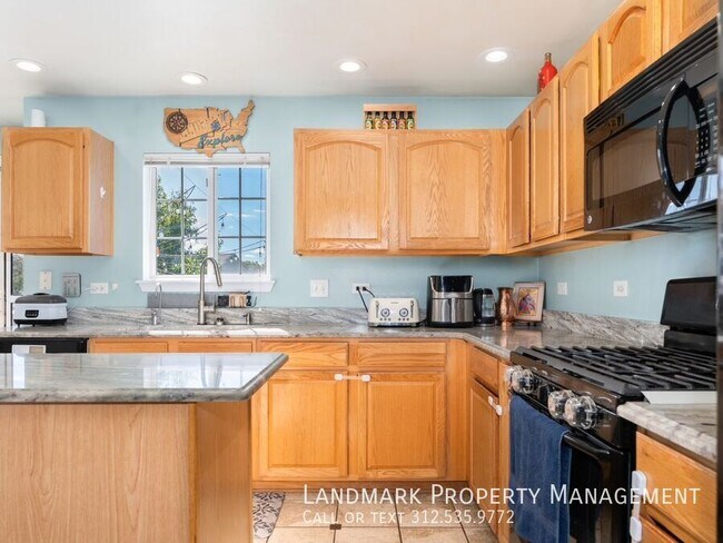 Building Photo - 20857 Brentwood Ct