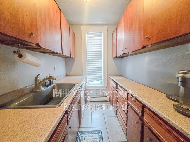 Building Photo - 463 Lake Ave