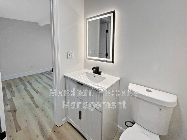 Building Photo - 8 E Sable Ct