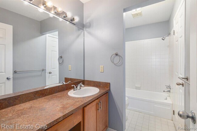 Building Photo - 2420 Parmenter Blvd