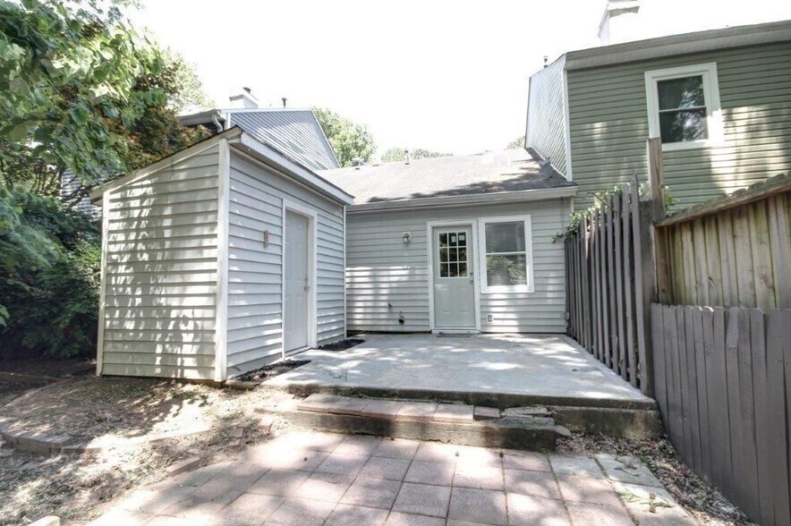 Building Photo - 925 Westland Dr SW