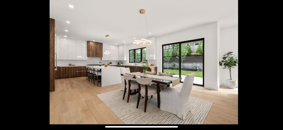 Building Photo - 28 Newtonville Ave