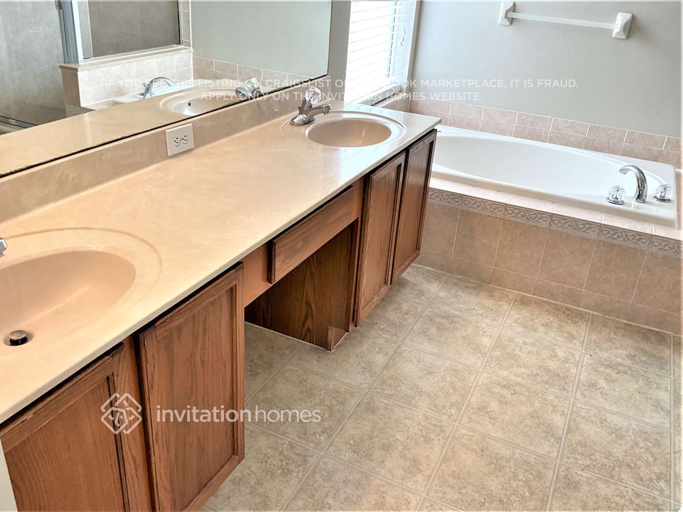 Building Photo - 15517 Lake Bella Vista Dr