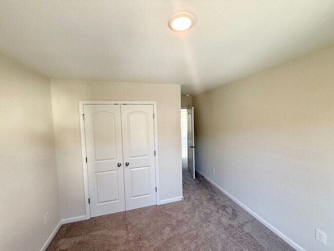 Building Photo - Two bedroom, 2.5 bath townhome in Ridge Creek, Whitsett