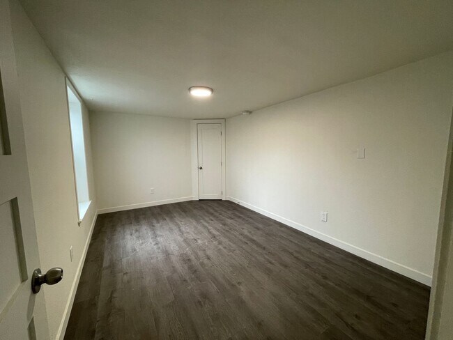 Building Photo - 505 W C St