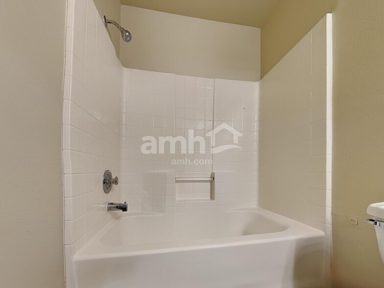 Building Photo - 8225 Diamond Star Ct