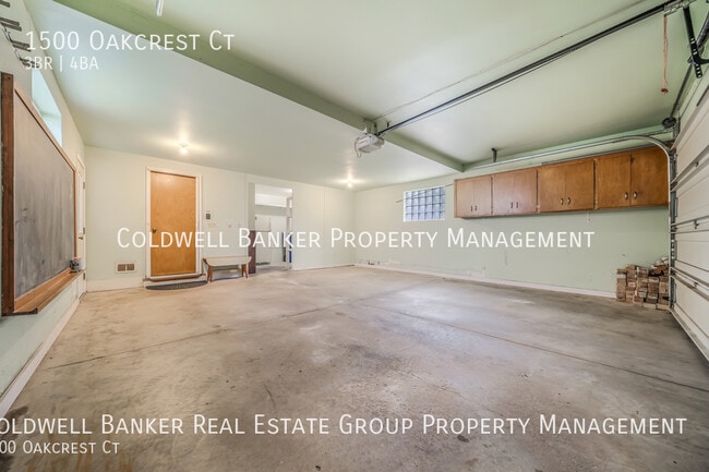 Building Photo - 1500 Oakcrest Ct