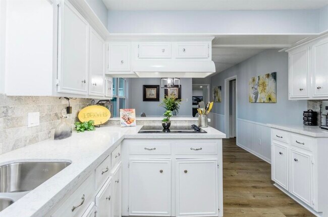 Building Photo - 15614 Pebble Bend Dr