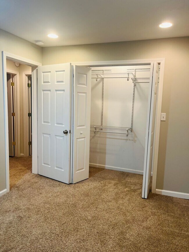 Building Photo - Spacious 3-Bedroom Home in Sought-After Be...