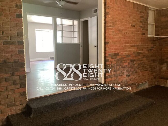 Building Photo - *AVAILABLE NOW* SPACIOUS 3 BED/1.5 BATH SINGLE FAMILY HOME IN MWC!