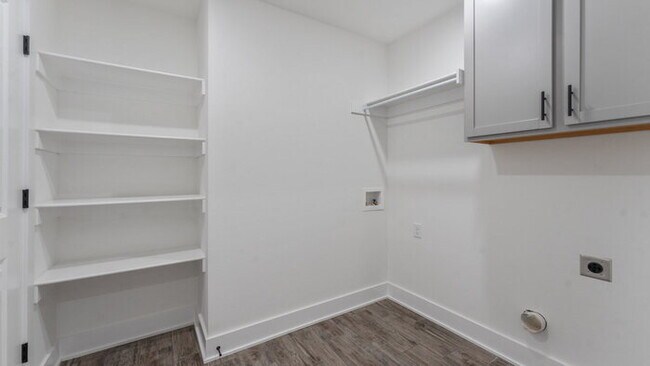 Building Photo - "Enchanting Farmington Getaway: 3-Bedroom ...