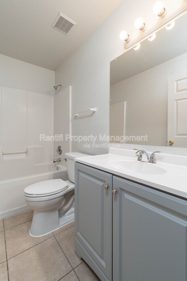 Building Photo - 210 Ichabod Ave