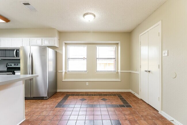 Building Photo - 6410 Running Creek Dr