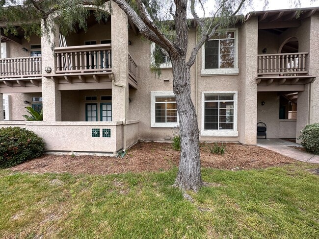 Building Photo - Beautiful 2 Bedroom/2 Bath Condo Close to ...