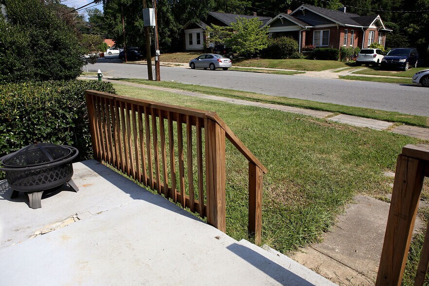 Building Photo - 2214 Walker Ave