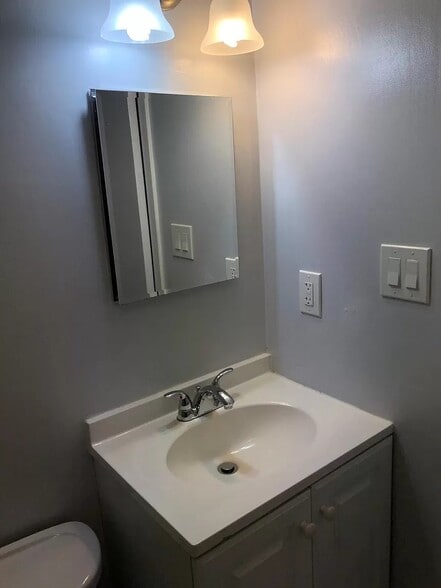Bathroom - 4306 Elmwood Dr