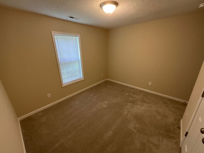 Building Photo - Ready to View! Updated 3/2 Home High Point...