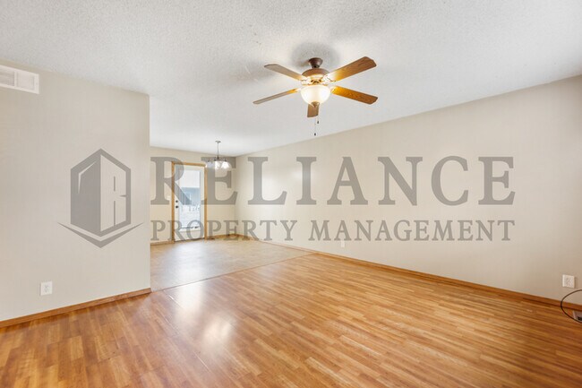 Building Photo - 621 S Longbranch Dr