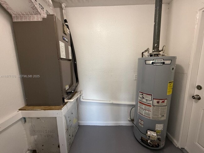 Building Photo - 502 18th St