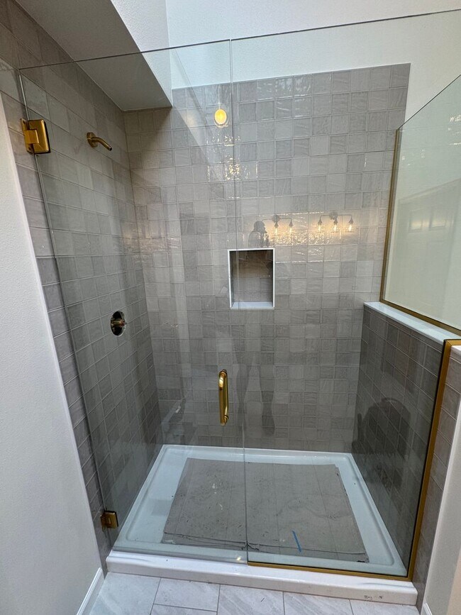 Building Photo - Gorgeous 3 Bedroom • 2.5 Bath Home Recentl...