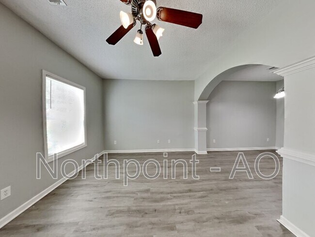 Building Photo - 8616 Thomas Ln