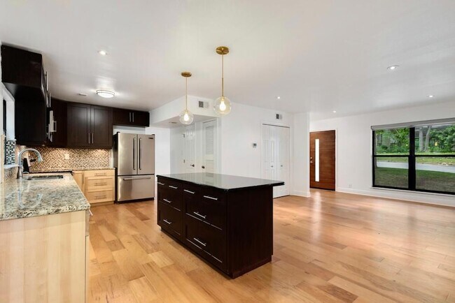 Building Photo - 1708 Fawn Dr