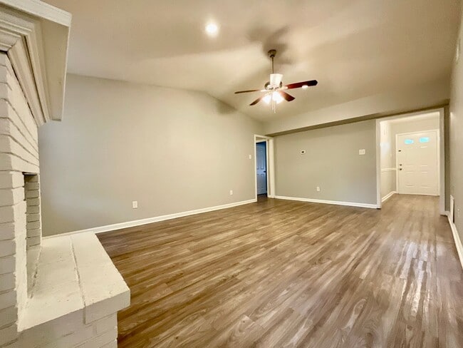 Building Photo - 14 Point West Cove