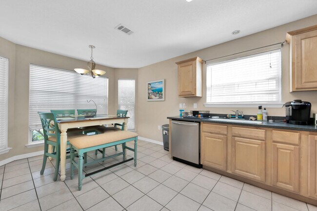 Building Photo - 1916 Kadima Cir