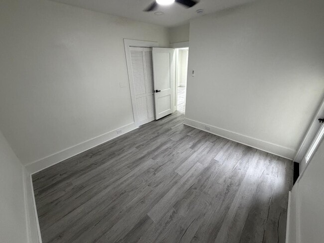 Building Photo - 537 Sunset Blvd