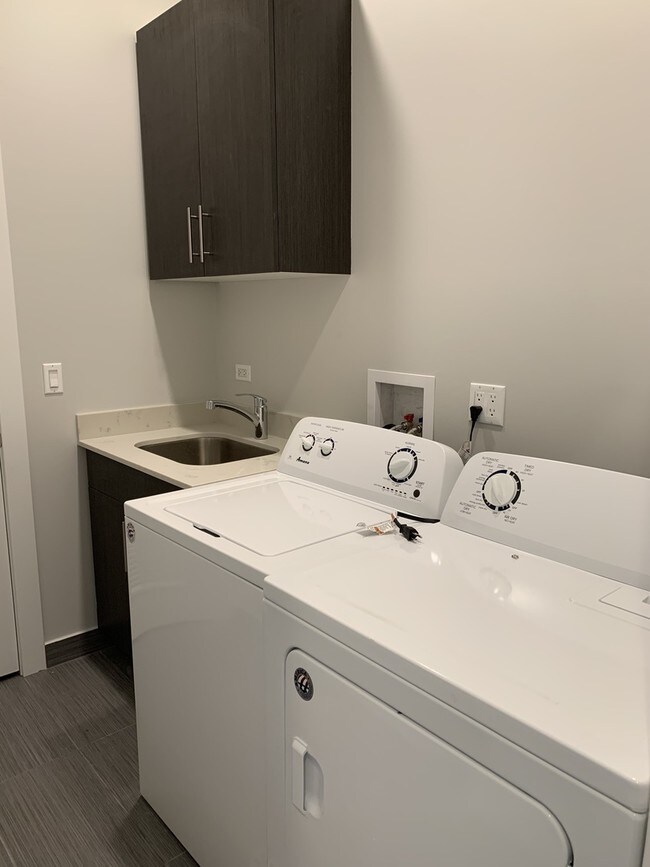 Building Photo - 3333 S Michigan Ave